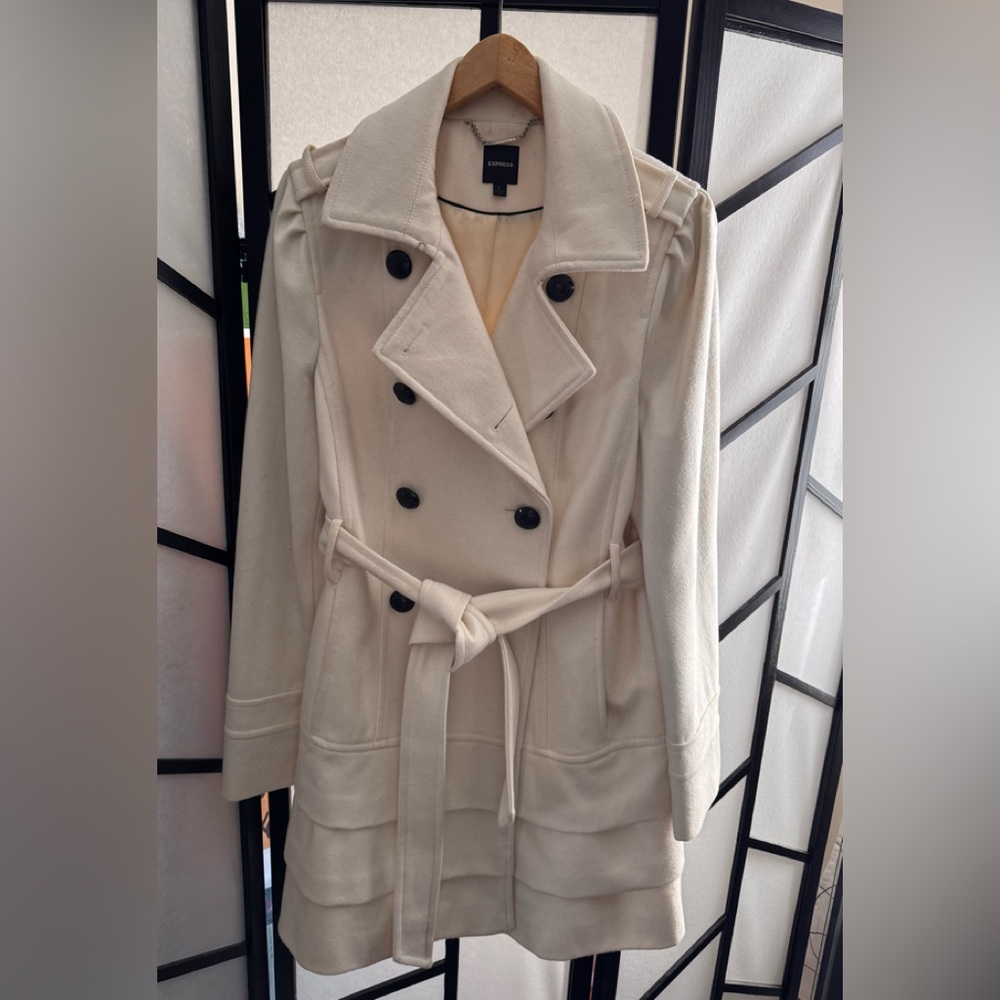 Elegant Vintage Cream Winter Coat.